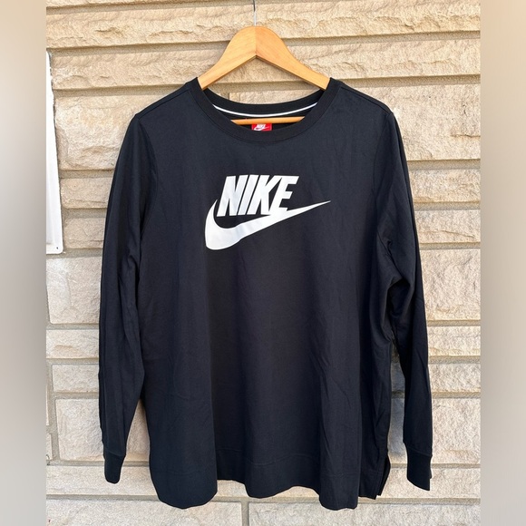 Women’s Nike Long Sleeve Tee - Picture 1 of 6